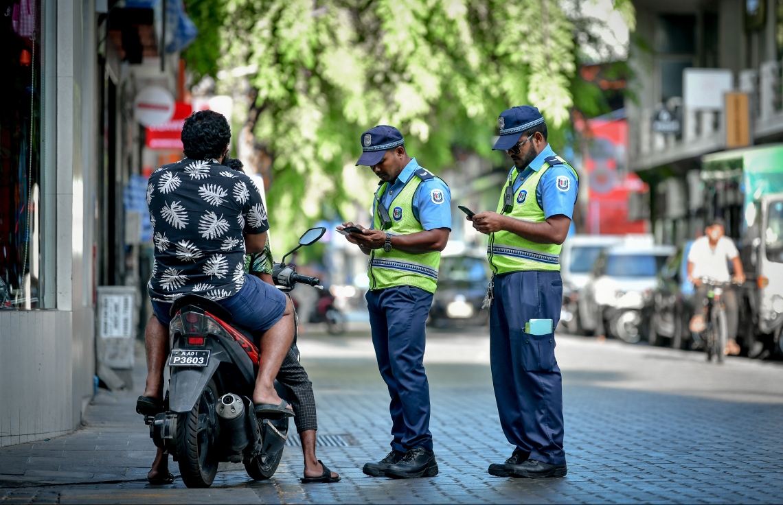 މާލެ އަށް ބޭސް ފަރުވާއަށް އައިސްހުރި އުމުރުން ދުވަސްވީ މީހެއްގެ ފޯނާއި ވޮލަޓް ފޭރިގެންފި