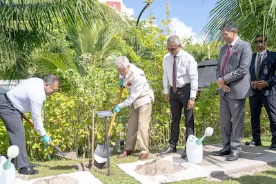 އިންޑިއާގެ ޕްލާންޓް ފޯރ މަދަރ އިނީޝިއޭޓިވްގެ ދަށުން ޚާރިޖީ ވަޒީރު ޖައިޝަންކަރު ވެސް ގަހެއް އިންދަވައިފި