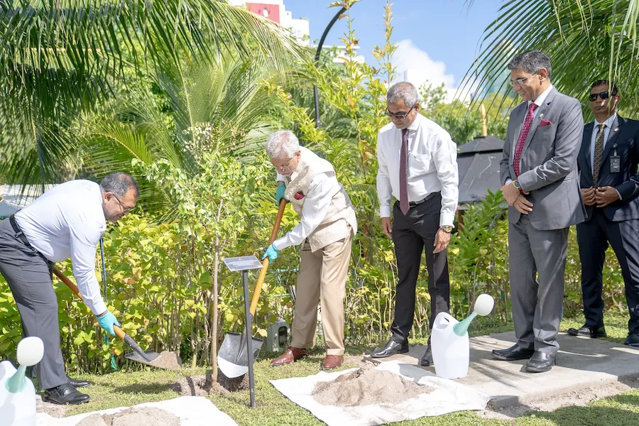 އިންޑިއާގެ ޕްލާންޓް ފޯރ މަދަރ އިނީޝިއޭޓިވްގެ ދަށުން ޚާރިޖީ ވަޒީރު ޖައިޝަންކަރު ވެސް ގަހެއް އިންދަވައިފި