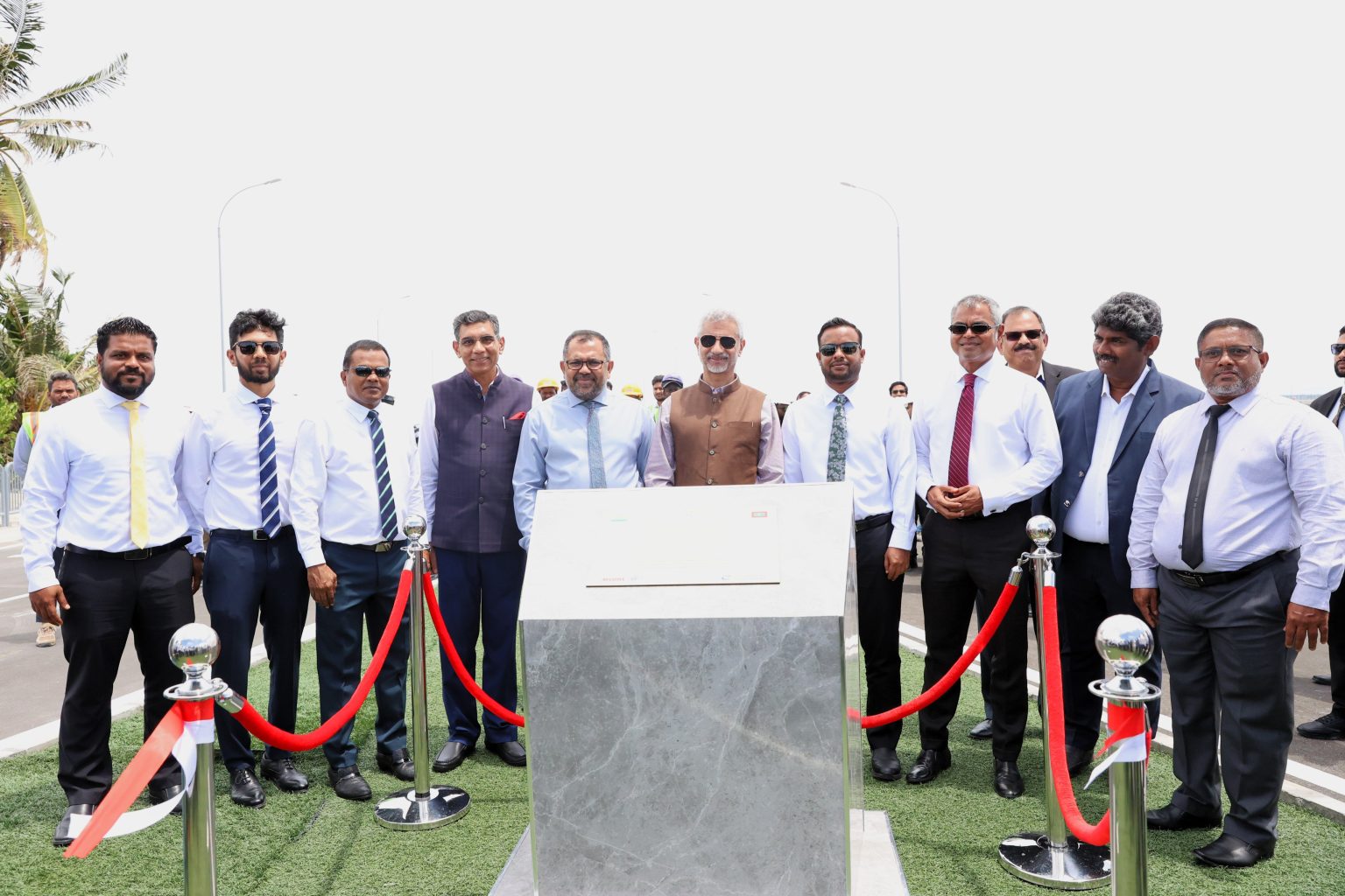 ހަންކެޑެ ބުރިޖު ހިމެނޭހެން އިންޑިޔާގެ އެހީގައި އައްޑޫގައި ކުރިއަށް ގެންދިޔަ ތިން މަޝްރޫއު ނިންމައި ސަރުކާރާ ހަވާލުކޮށްފި