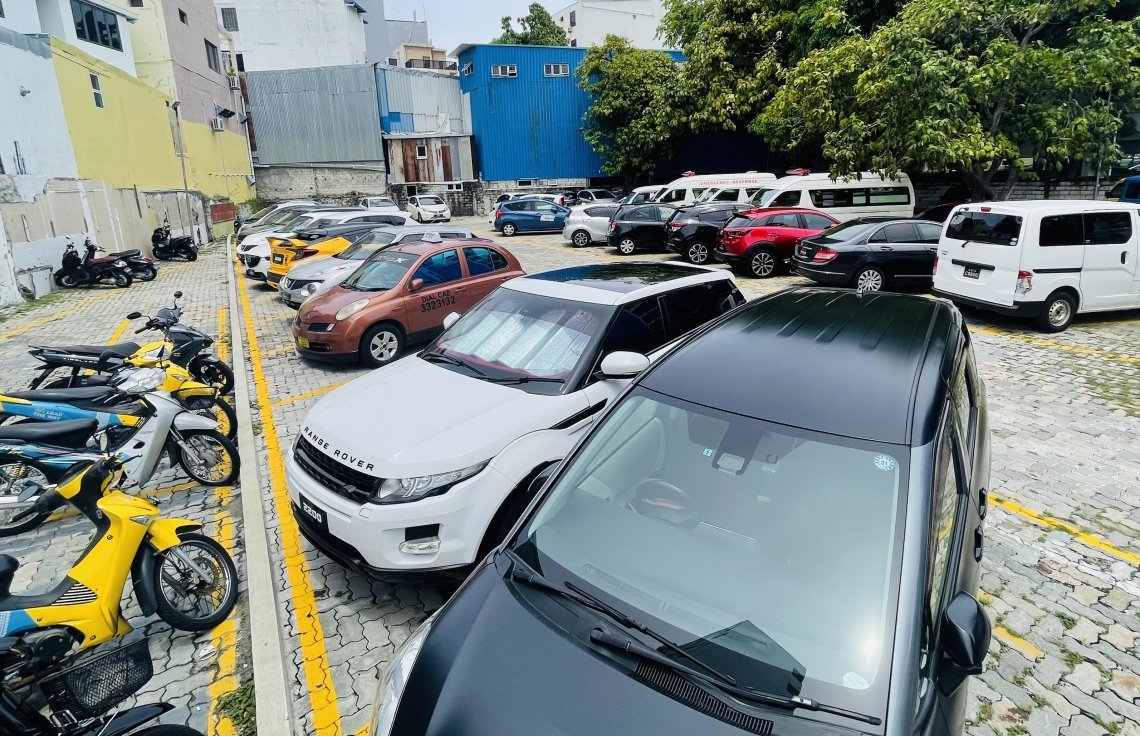 މާލެ ސަރަހައްދުގައި ރަޖިސްޓަަރ ނުކޮށް ހުރި އުޅަނދުތައް ޕާކު ކުރަން ބިމެއް ހަމަޖައްސައިފި