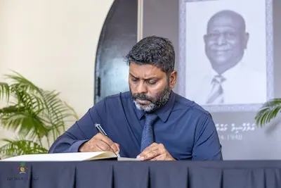 ރާއްޖޭގެ ފުރަތަމަ ފީފާ ރެފްރީ މައްލާ ޅަތުއްތުގެ ހަނދާނުގައި ތައުޒިޔާގެ ދަފުތަރެއް ހުޅުވައިފި