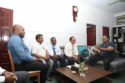 ލާމަރުކަޒީ ނިޒާމް ހަރުދާ ކުރުމަށް، މިނިސްޓަރު އާދަމް ޝަރީފް، އިބްރާ އާއި ބައްދަލު ކޮށްފި