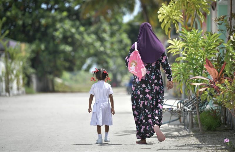 ބަލާނެ ކަމަށް ބުނެ ގެންދިޔަ 3 ކުދިން ބަލާނެ މީހެއްނެތި މަގުމަތިވެފަ، ޒިންމާ ވާނެ ފަރާތެއްނެތް!