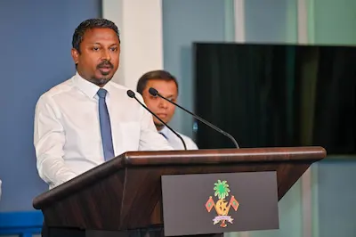 ޑޮލަރުން އާމްދަނީ ލިބޭ ކުންފުނިތަކުން އާމްދަނީ ޓެކްސް، ޕެންޝަން ފައިސާ އަދި ކަސްޓަމްސް ޑިއުޓީ ޑޮލަރުން ދައްކަން ޖެހޭ ގޮތަށް ހަދަނީ