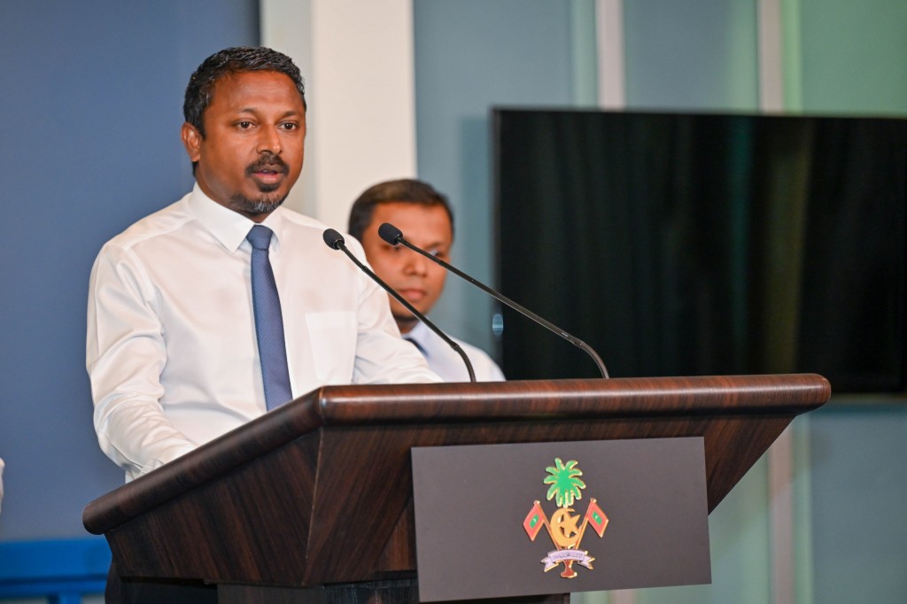 ޑޮލަރުން އާމްދަނީ ލިބޭ ކުންފުނިތަކުން އާމްދަނީ ޓެކްސް، ޕެންޝަން ފައިސާ އަދި ކަސްޓަމްސް ޑިއުޓީ ޑޮލަރުން ދައްކަން ޖެހޭ ގޮތަށް ހަދަނީ