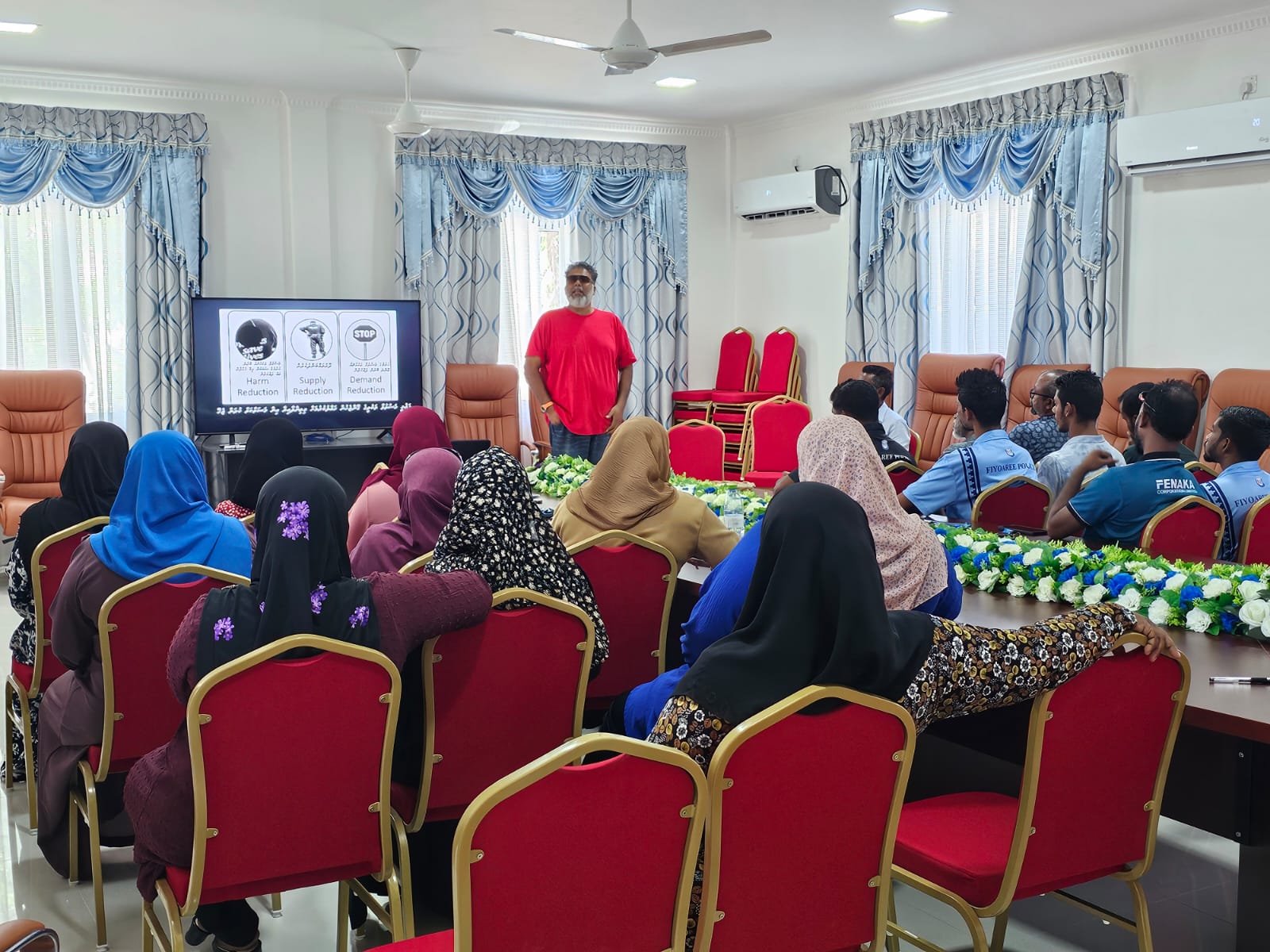 މަސްތުވާތަކެއްޗާ ދެކޮޅަށް މަސައްކަތްކުރުމަށް ހޭލުންތެރިކުރުވުމުގެ ސެޝަނެއް ގދ. ފިޔޯރީގައި ކުރިއަށް ގެންގޮސްފި