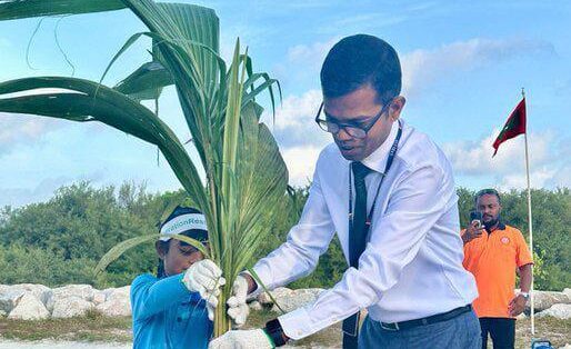 ސްޓެލްކޯގެެ 5 އަހަރުގެ ތެރޭގައި ފަސްލައްކަ ގަސް އިންދުމުގެ ވައުދު: މިހާތަނަށް 30 ހާހަށްވުރެ ގިނަ ގަސް އިންދައިފި