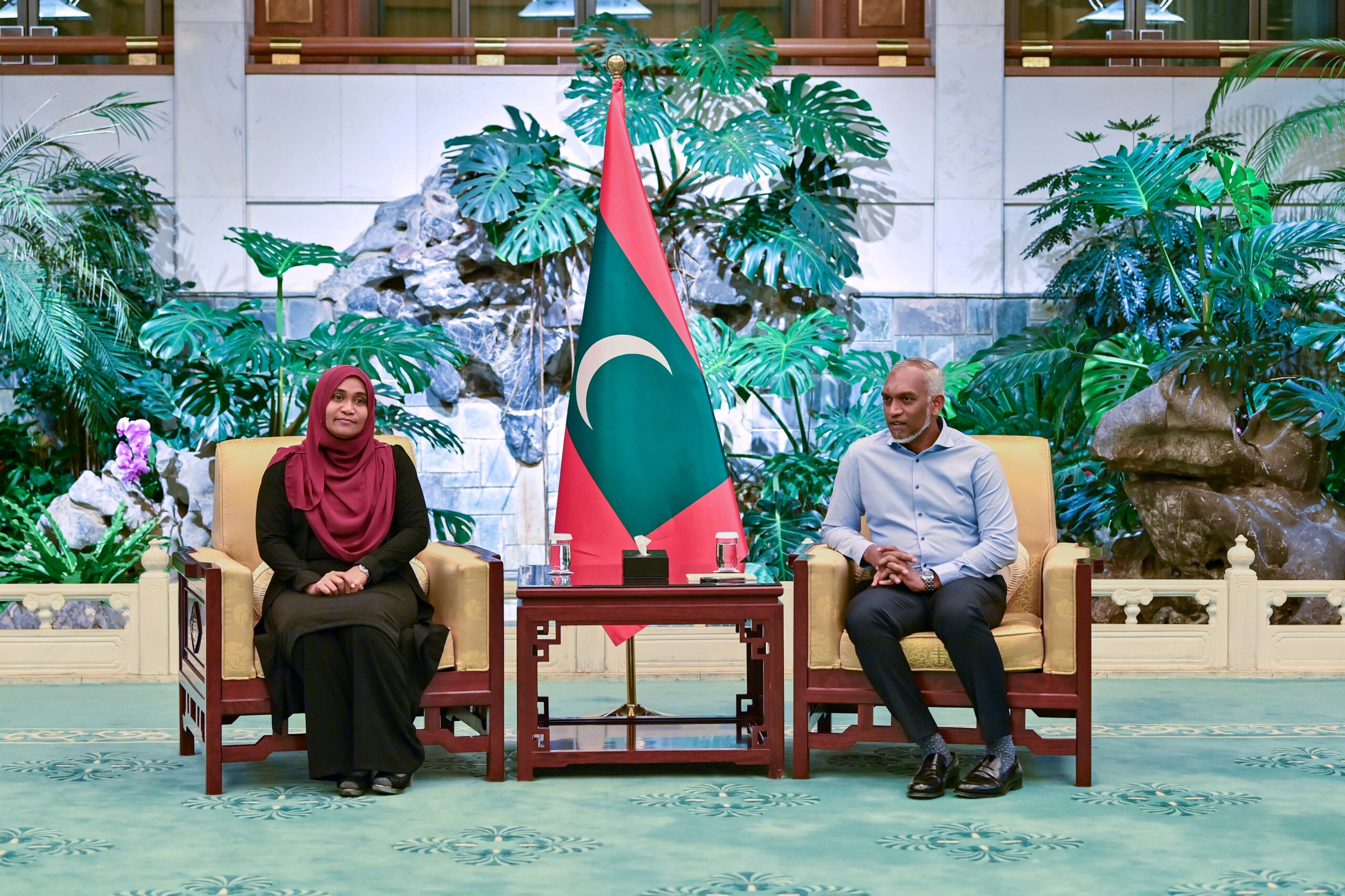 ސިންގަޕޫރަށް ކުރެއްވި ނުރަސްމީ ދަތުރުފުޅު ނިންމަވައިލެއްވުމަށްފަހު ރައީސްގެ ދެކަނބަލުން ރާއްޖެ ވަޑައިގެންފި