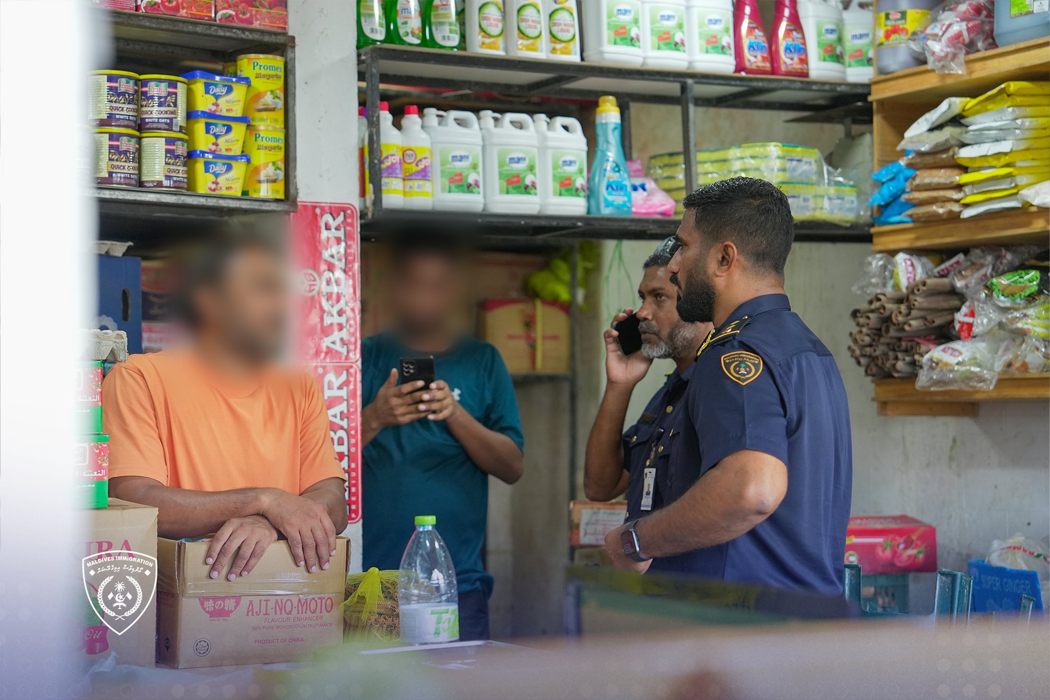 އިމިގްރޭޝަންގެ ރެއިޑުތަކާއެކު ބިދޭސީން ފިލަން އަތޮޅުތެރެއަށް، ގިނަ ބިދޭސީން ކުޅުދުއްފުށްޓަށް