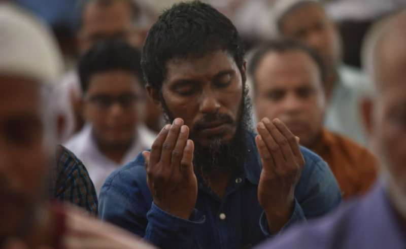 އިންސާނުންނަކީ، ކުށަށް ހުށަހެޅިފައިވާ ބަޔެއް، އިޚުލާޞްތެރިކަމާއެކު ފާފަފުއްސެވުމަށް ދެންނެވީމާ ފާފަފުއްސަވާނެ: ޚުތުބާ