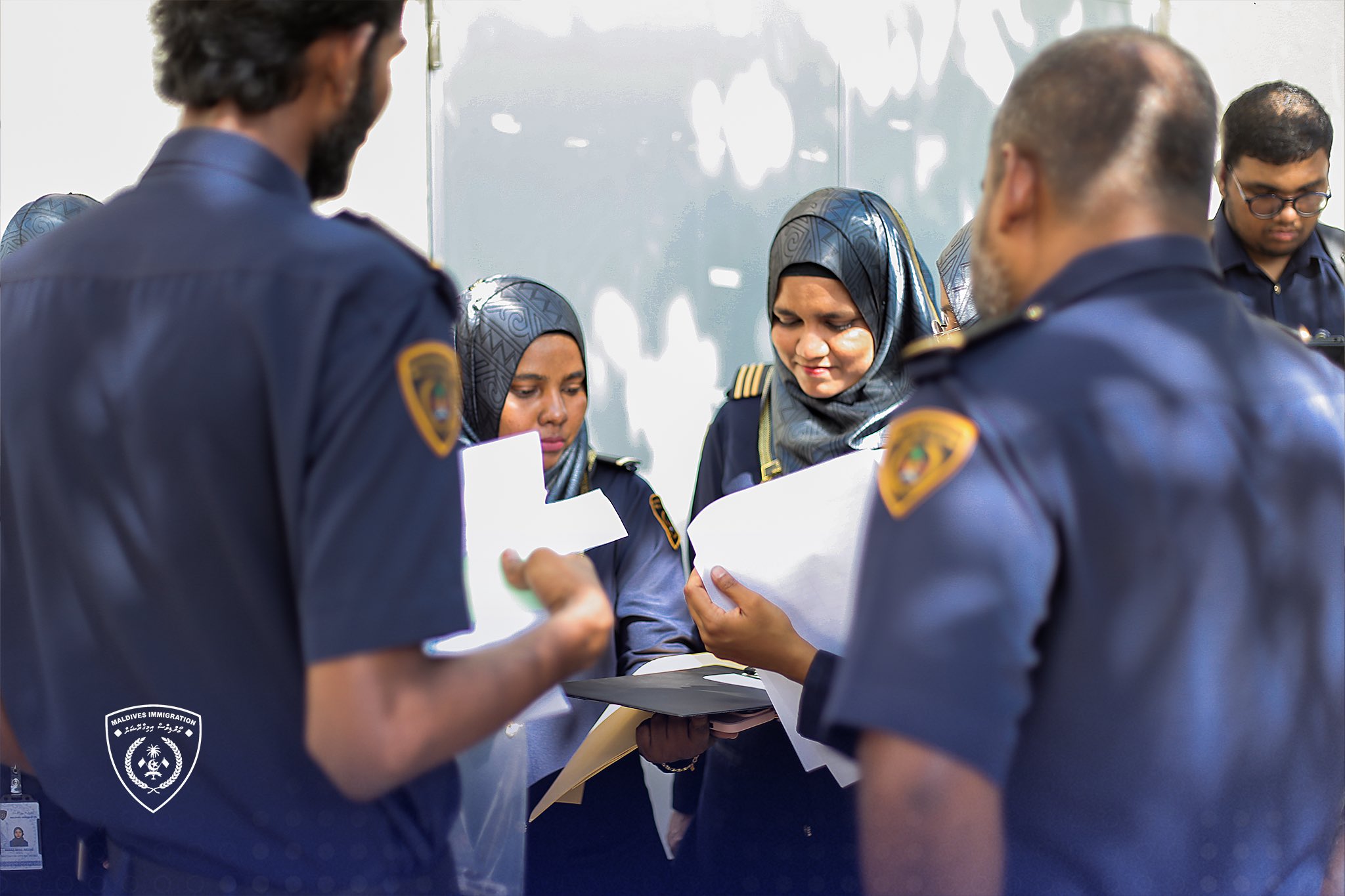 ވިސާ ފުރިހަމަ ނޫން 273 ބިދޭސީންނަށް ނޯޓިސް؛ ގަވާއިދާ ހިލާފަށް އެމީހުން ލައްވާ މަސައްކަތް ކުރުވާ 120 ދިވެހިންނަށް ނަސޭހަތް!