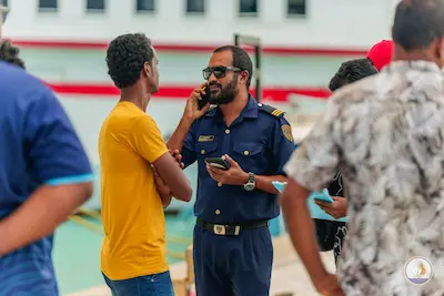 ކުޅުދުއްފުއްޓަށް ދިޔަ ބޯޓެއްގައި ތިބި ގަވާއިދާ ހިލާފަށް އުޅޭ ބިދޭސީންތަކަކަށް ނޯޓިސް ދީފި