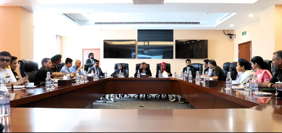 އިންޑިއާގެ ޑިފެންސް ކޮލެޖްގެ ވަފުދެއް ޚާރިޖީ ވުޒާރާ އަށް ޒިޔާރަތްކޮށްފި