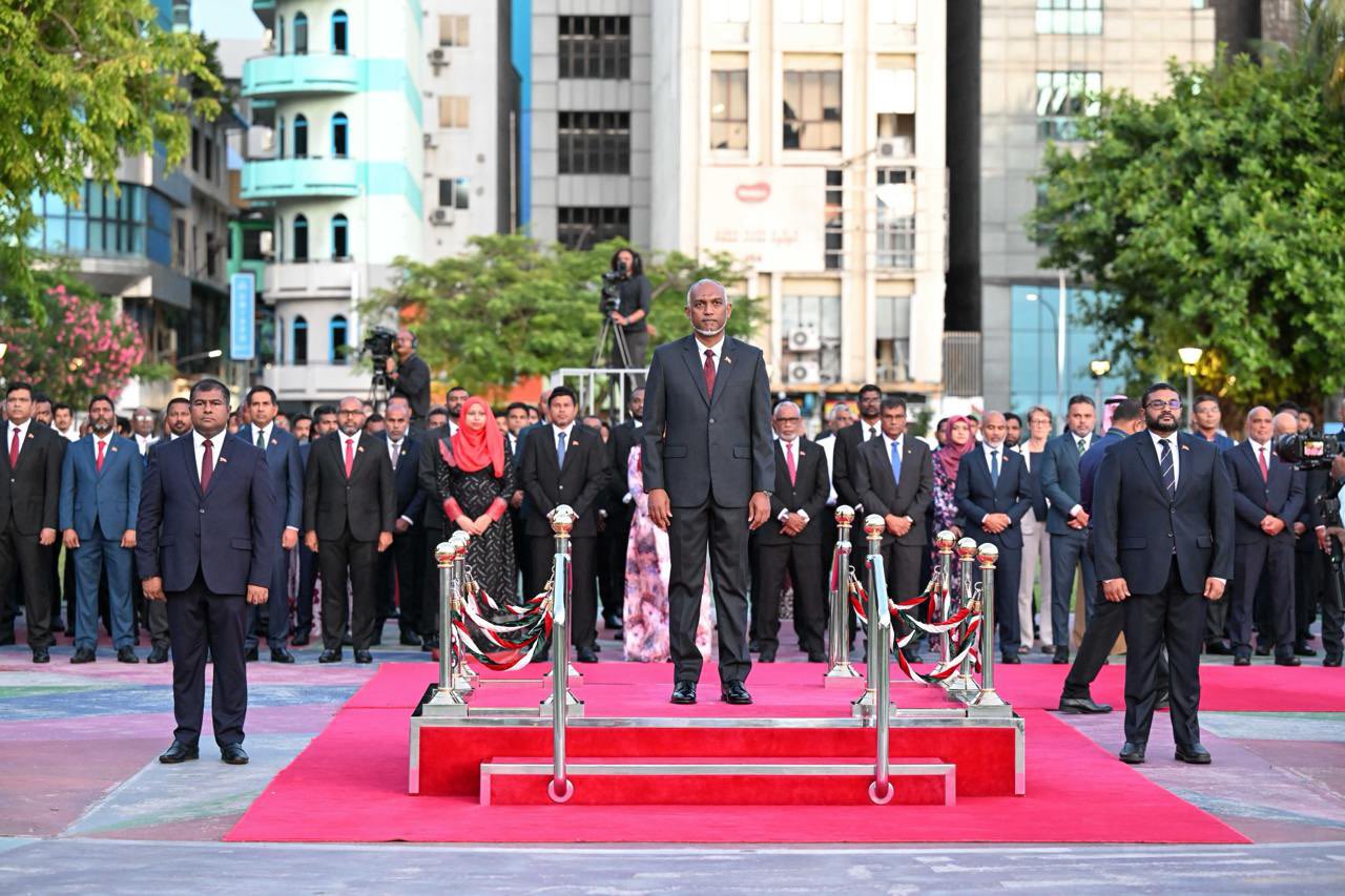 ގައުމީ ދުވަސް: ދިދަ ނެގުމުގެ ރަސްމިއްޔާތުގައި ރައީސްގެ ދެކަނބަލުން ބައިވެރިވެވަޑައިގެންފި