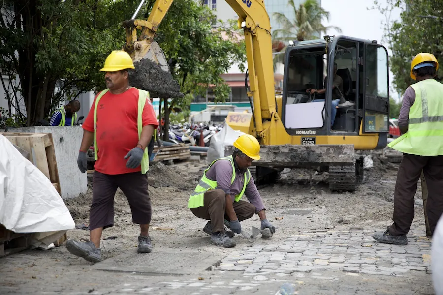 މާލޭގެ މަގުތަކުގައި ފެންބޮޑުވުން ހުއްޓުވުމަށް ކަނބާ އައިސާރަނި ހިނގުމުގައި ހޮޅިއަޅަނީ: އާރްޑީސީ