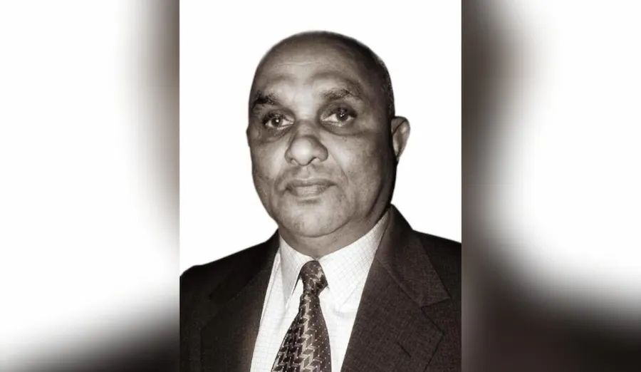 ދައުލަތަށް ދިގު މުއްދަތެއްގައި ޚިދުމަތްކުރެއްވި ޢަބްދުލްޢަޒީޒް އަވަހާރަވުމާ ގުޅިގެން ރައީސް ތައުޒިޔާ ވިދާޅުވެއްޖެ