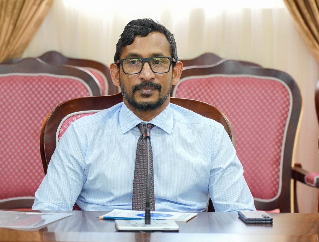 ރައީސް މެންބަރުންނަށް ފައިސާ ބަހާ ކަމަށް ބުނެ ފަތުރާ ވާހަކައިގެ އެންމެ އަޑީގައި ހުރީ ޔާމީން: ފަލާހް