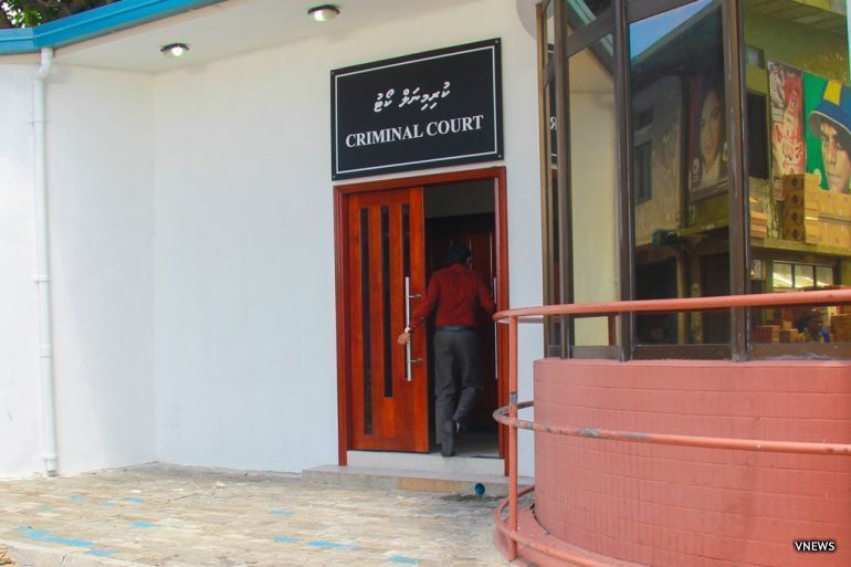 ކަޓަރަކުން މީހަކަށް ހަމަލާ ދިންކަމުގެ ތުހުމަތުގައި އަންހެނެއްގެ ބަންދަށް 15 ދުވަސް ޖަހައިފި
