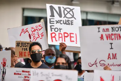 ދެދަރިންނަށާއި ތިމާގެ ކުއްޖަކަށް ޖިންސީގޯނާކުރި ކަމުގެ ތުހުމަތުގައި ބައްޕައަކު ހައްޔަރުކޮށްފި