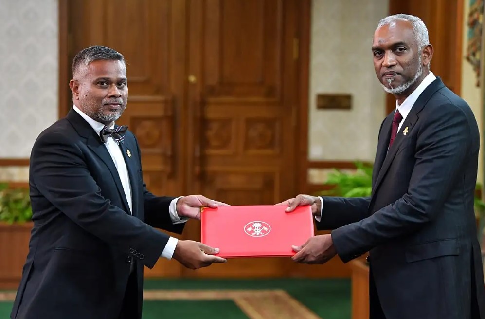 ޕީޖީ ކަމަށް ކުރިމަތިލާން ޝައުގުވެރިވީ އަމިއްލައަށް ބޭނުން ވެގެން, ރައީސް މުއިއްޒުގެ އިރުޝާދެއް ލިިބިގެނެއް ނޫން: އައްބާސް