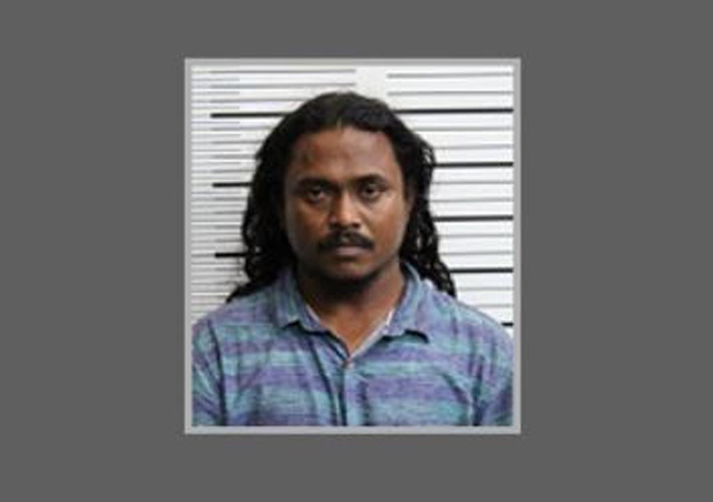 ސްކޫލަކަށް ވަދެ ޓީޗަރުންނަށް ބިރުދެއްކި މީހާއަށް ދައުވާކުރަން ފޮނުވައިފި