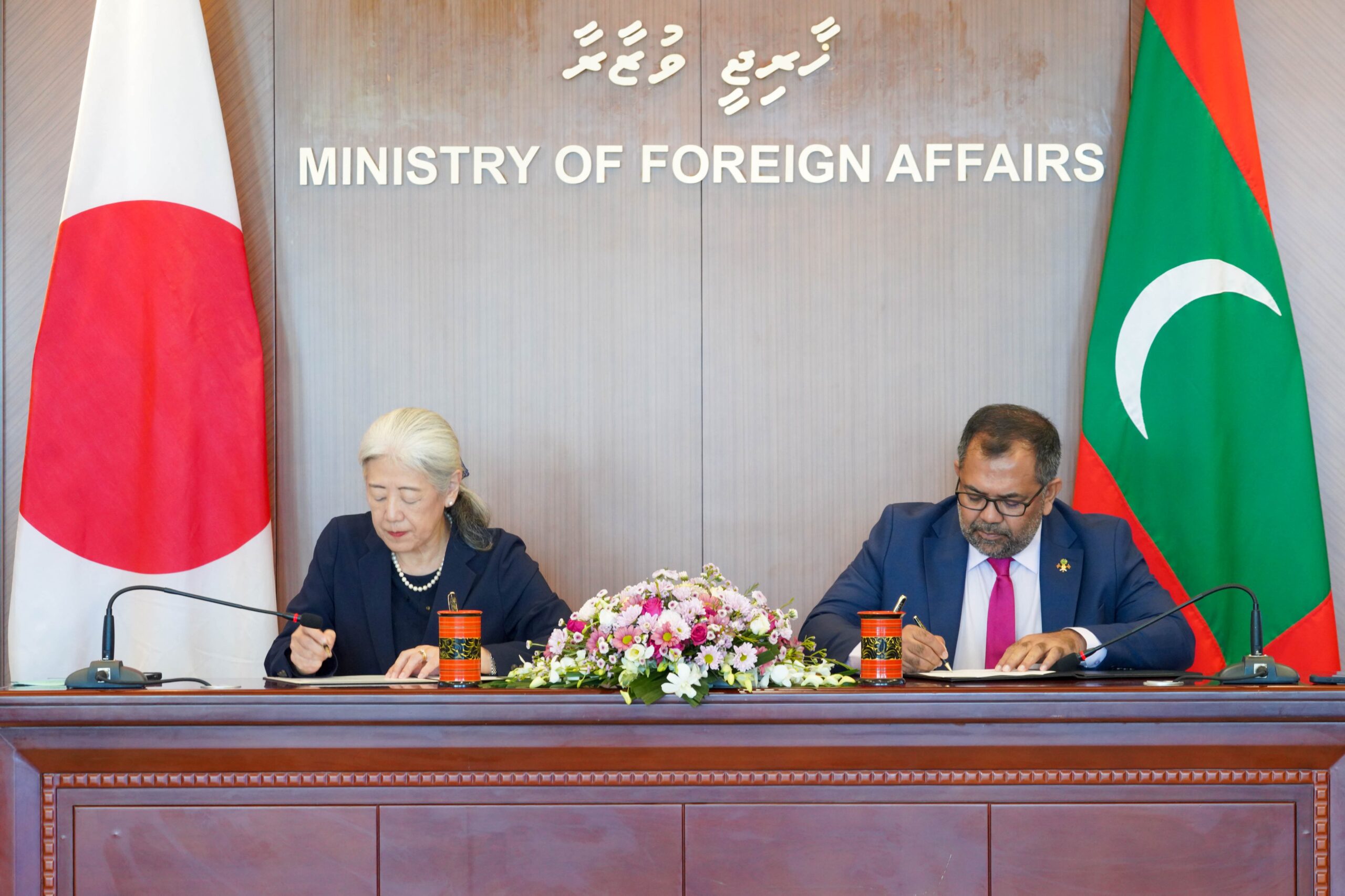 ޑިޒާސްޓަރ ރެޒިލިއަންސް އެންހޭންސްމަންޓް އިން މާލެ އައިލަންޑް މަޝްރޫއުގެ އެއްބަސްވުމުގައި ސޮއިކޮށްފި