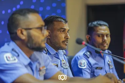 މީހަކު ރަހީނުކޮށް އިނގިލިބުރިކޮށް، މަސްތުގެ ވިޔަފާރިކުރުވި މައްސަލައިގަ އެމްއެންޑީއެފްގެ ދެ އޮފިސަރަކާއި ކުޑަ 3ކުއްޖަކުވެސް ހިމެނޭ