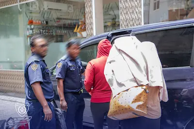 ސެލޫންތަކަކާއި ސްޕާތަކެއް ރެއިޑް ކޮށް 7 ބިދޭސީ އަކު ހައްޔަރަށް