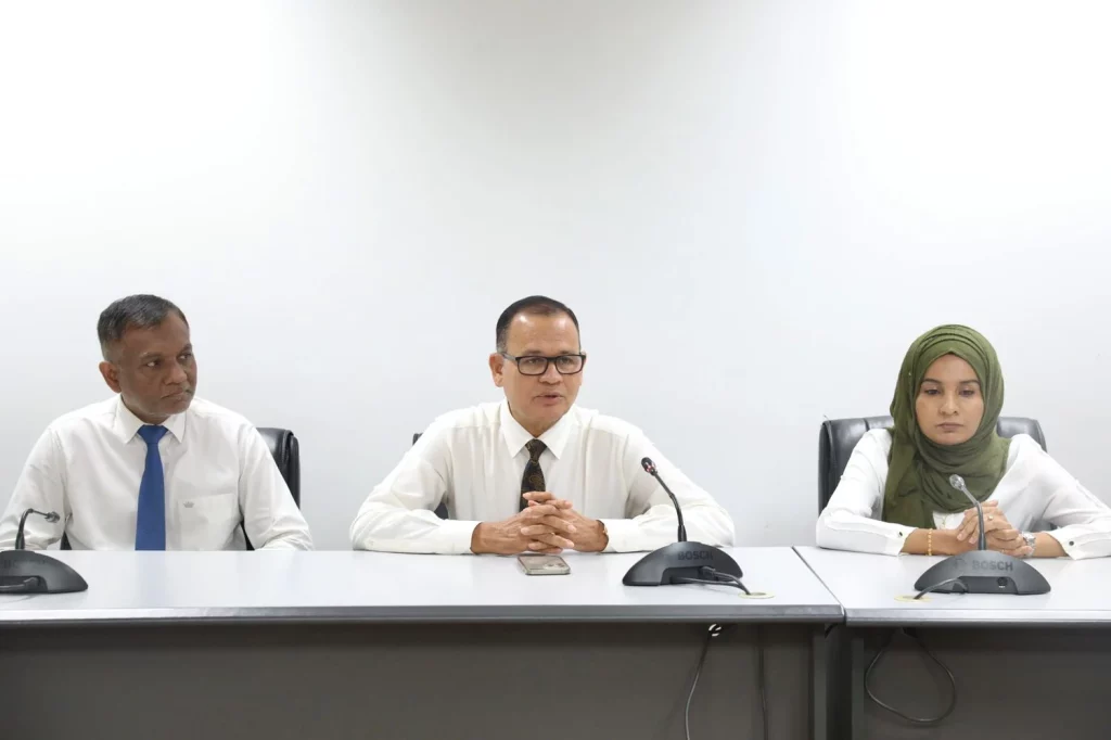 އެންމެން ގުޅިގެން ނަތީޖާ ނެރެދިނުމަށް މަސައްކަތް ކުރުމަށް ވަޒީރު އާދަމް ޝަރީފް އިލްތިމާސް ކުރައްވައިފި