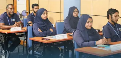 ކަސްޓަމްސްގެ މުވައްޒަފުން އެމްއެންޔޫގެ ކޯހަކުން ތަމްރީނުވާ ގޮތަށް ހަދަނީ