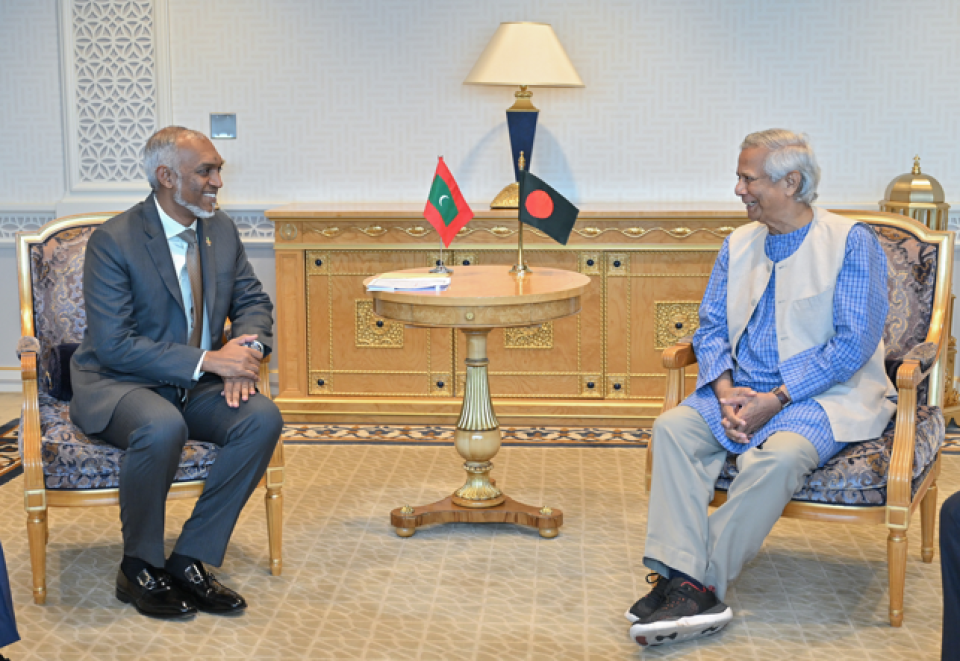 ރައީސް ޑރ.މުޢިއްޒު، ބަންގްލަދޭޝް ސަރުކާރުގެ ޗީފް އެޑްވައިޒަރާ ބައްދަލުކުރައްވައިފި