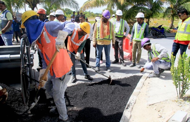 މަގުތަކުގައި ދެން މަސައްކަތް ކުރެވޭނީ ފެނަކަ މުވައްޒަފެއްގެ ބެލުމުގެ ދަށުން