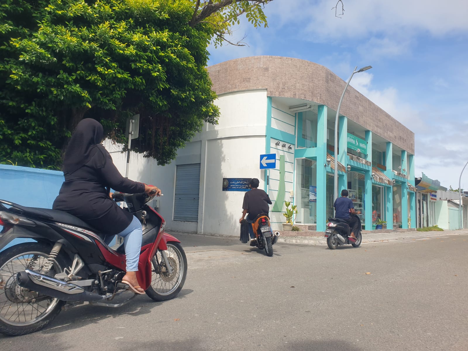 ތިނަދޫ ސިޓީގައި ޓްރެފިކް ނިޝާންތައް އިތުރުކޮށް އަމަލު ކުރަން ފަށައިފި، މިފަހަރު އެވެއަރނެސް ބޯޑެއް ނޫން!