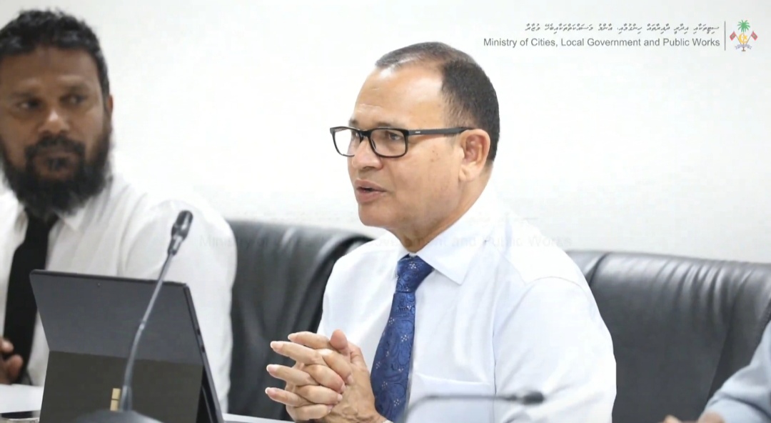 ވޭމަންޑޫ ކައުންސިލުން މަޝްވަރާ ކުރެއްވި ކަންކަމުގައި އެއްބާރުލުންދޭނަން: ވަޒީރު އާދަމް ޝަރީފް