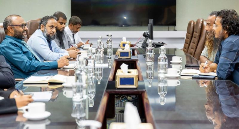 މިނިސްޓަރު ޝަހީމް ޖަމްޢިއްޔަތުއް ސަލަފާއި ބައްދަލުކުރައްވައިފި