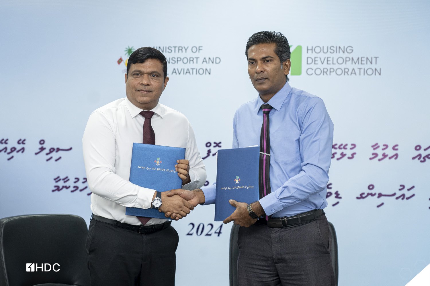 ވެހިކަލް ޕާކިންގ އާ ގުޅޭ މުހިންމު އެއްބަސްވުމެއްގައި ޓްރާންސްޕޯޓު މިނިސްޓްރީން އެޗްޑީސީއާއެކު ސޮއިކޮށްފި