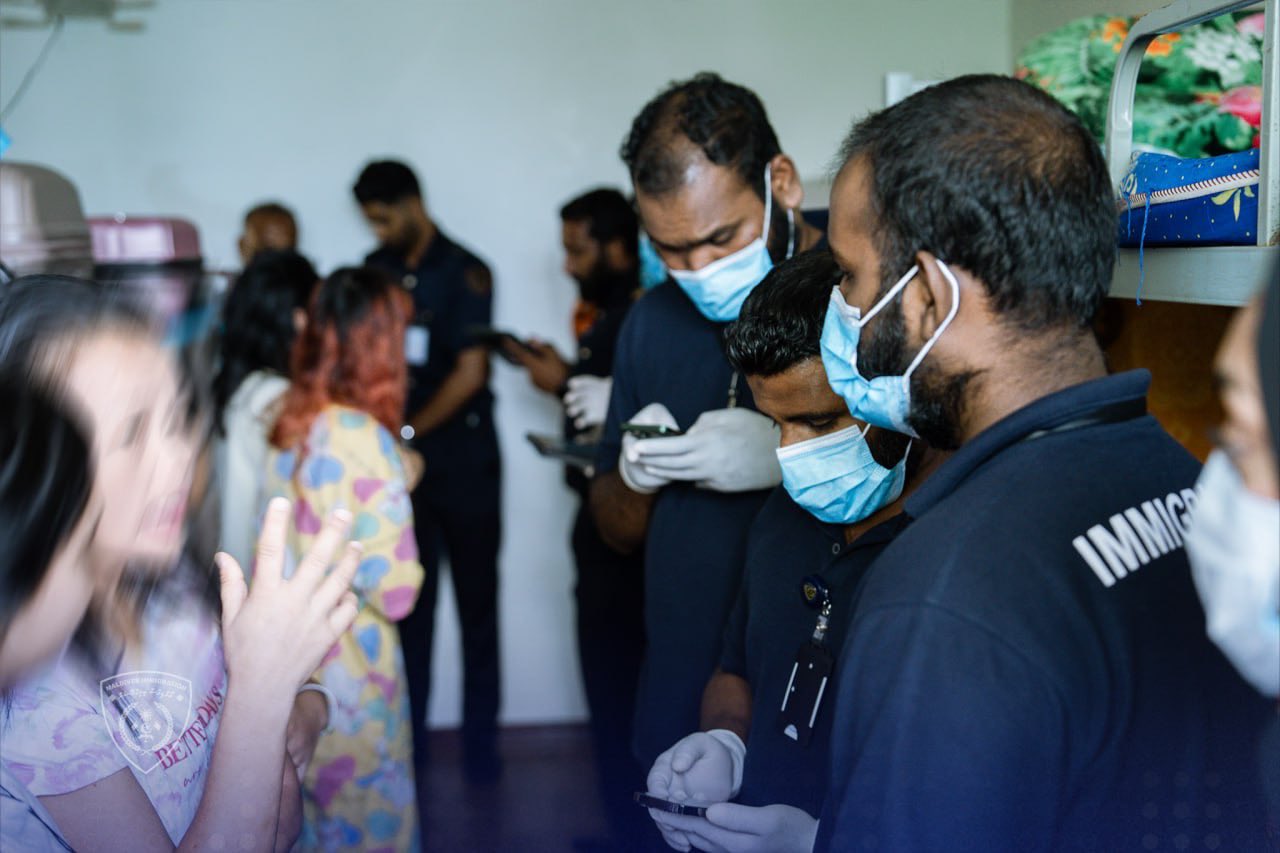 އިމިގްރޭޝަން އޮޕަރޭޝަނެއްގައި ހުޅުމާލޭގެ 2 އެކޮމޮޑޭޝަން ބްލޮކެއް ބަލައި ފާސްކޮށް، 8 މީހަކު ހައްޔަރުކޮށްފި