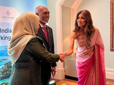 ރާއްޖޭގެ ޓޫރިޒަމް ޕްރޮމޯޓް ކުރުމަށް ބޭއްވި އިވެންޓުގައި ބޮލީވުޑްގެ ބައެއް ސްޓާރުންނާއި ރައީސް ބައްދަލުކުރައްވައިފި