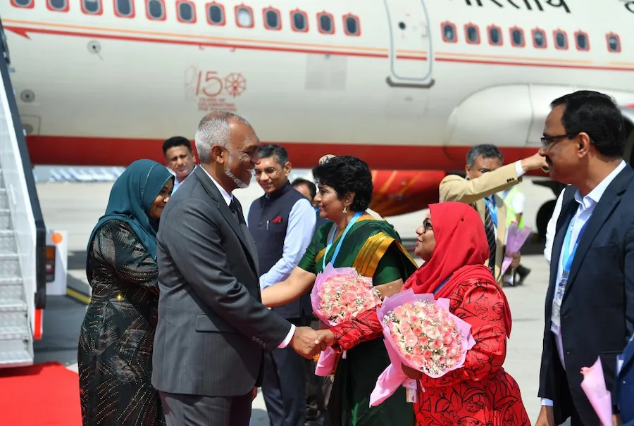 ރާއްޖޭގެ ވިޔަފާރި ޕްރޮމޯޓްކުރުމުގެ ފަހު މަންޒިލެއްގެ ގޮތުގައި ރައީސް ޑރ މުއިއްޒުގެ ދެކަނބަލުން ބެންގަލޫރަށް
