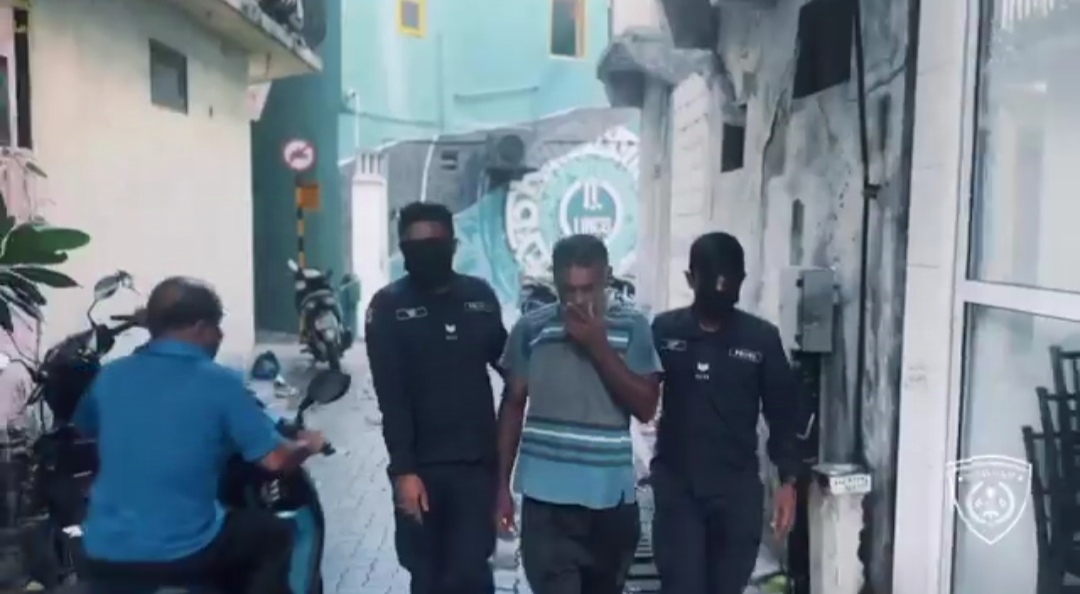 ގަވާއިދާ ޚިލާފަށް އުޅެމުންދިޔަ ބިދޭސީއަކު ފިލަން ދުވަނިކޮށް އަތުލައިގެންފި