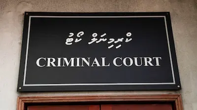 ފަތުރުވެރިއެއްގެ ގިނަ އަދަދެއްގެ ފައިސާ ވަގަށް ނެގި ރިސޯޓް މުވައްޒަފަކު 28,000 ރުފިޔާއިން ޖޫރިމަނާކޮށްފި
