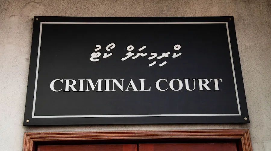 ފަތުރުވެރިއެއްގެ ގިނަ އަދަދެއްގެ ފައިސާ ވަގަށް ނެގި ރިސޯޓް މުވައްޒަފަކު 28,000 ރުފިޔާއިން ޖޫރިމަނާކޮށްފި