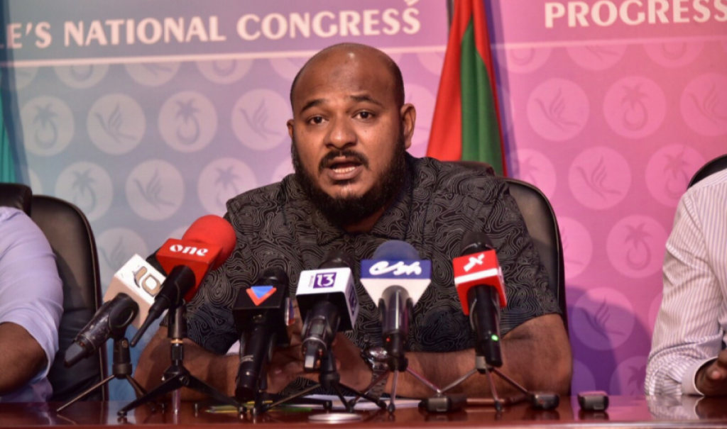 މުސާރައިން %50 ނުނަންގަވަން ނިންމެވި ނިންމެވުމަކީ ރައީސްގެ އިޚްލާސްތެރިކަމުގެ އަލިގަދަ ހެއްކެއް: ޝުޖާއު