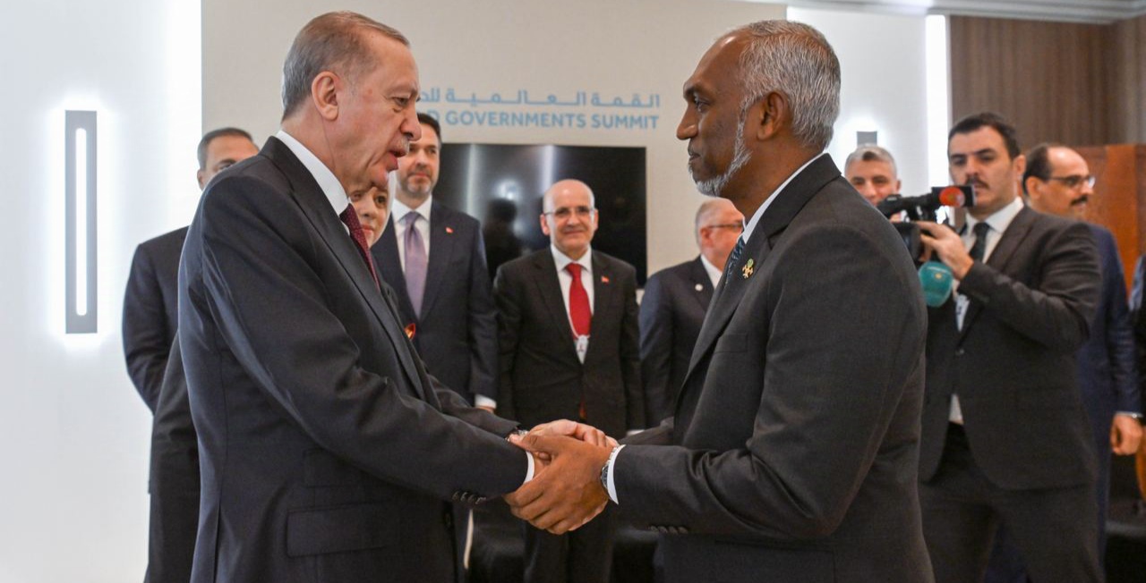 ތުރުކީގައި ދިން ޓެރަރިސްޓް ހަމަލާގައި މަރުވި މީހުންގެ އާއިލާތަކަށް ރައީސް ޑރ.މުޢިއްޒު ތައުޒިޔާ ވިދާޅުވެއްޖެ