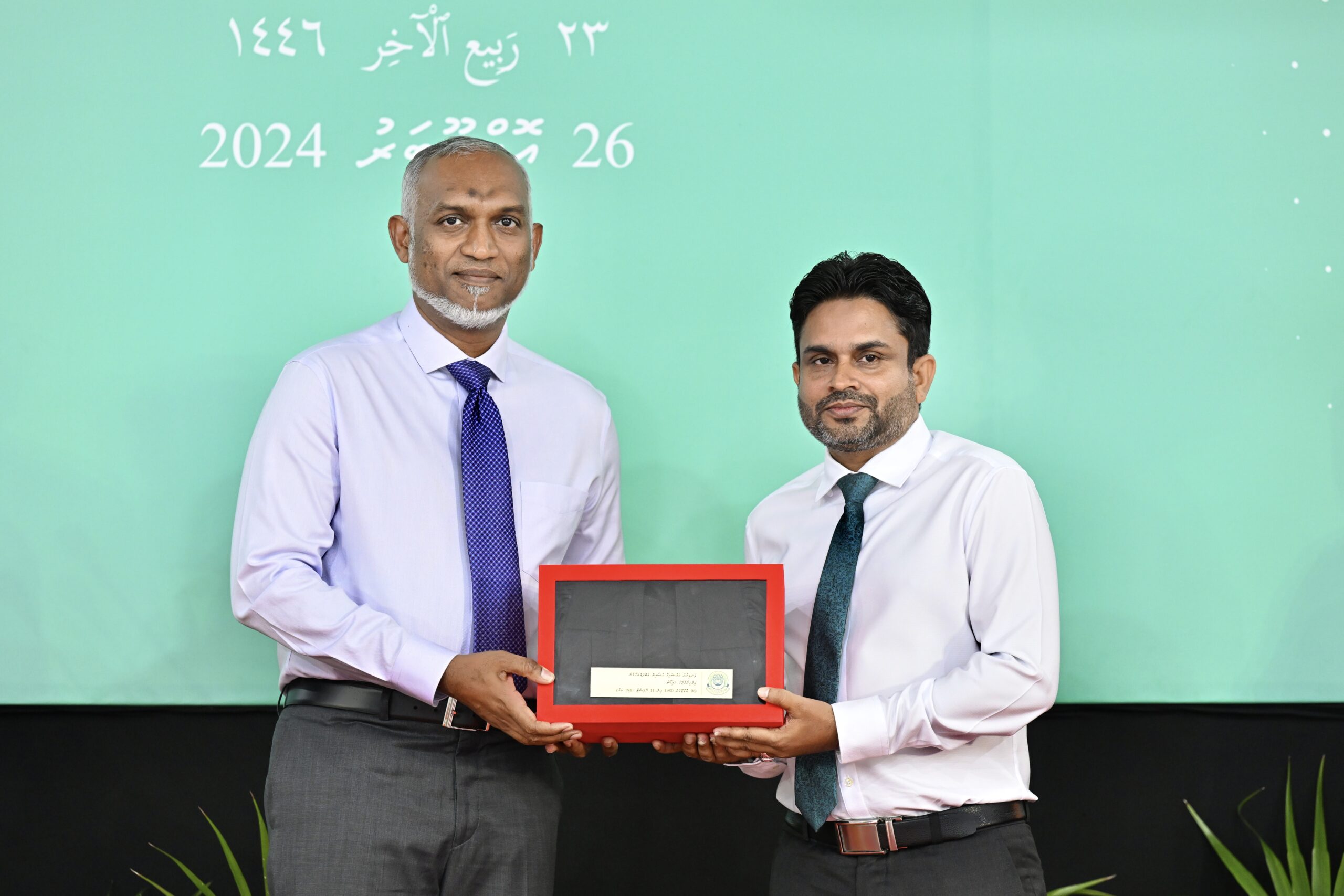 ރައީސް ޑރ.މުޢިއްޒުގެ ބައްޕާފުޅު ކޮށްދެއްވި ޚިދުމަތުގެ އަގުވަޒަންކޮށްފި