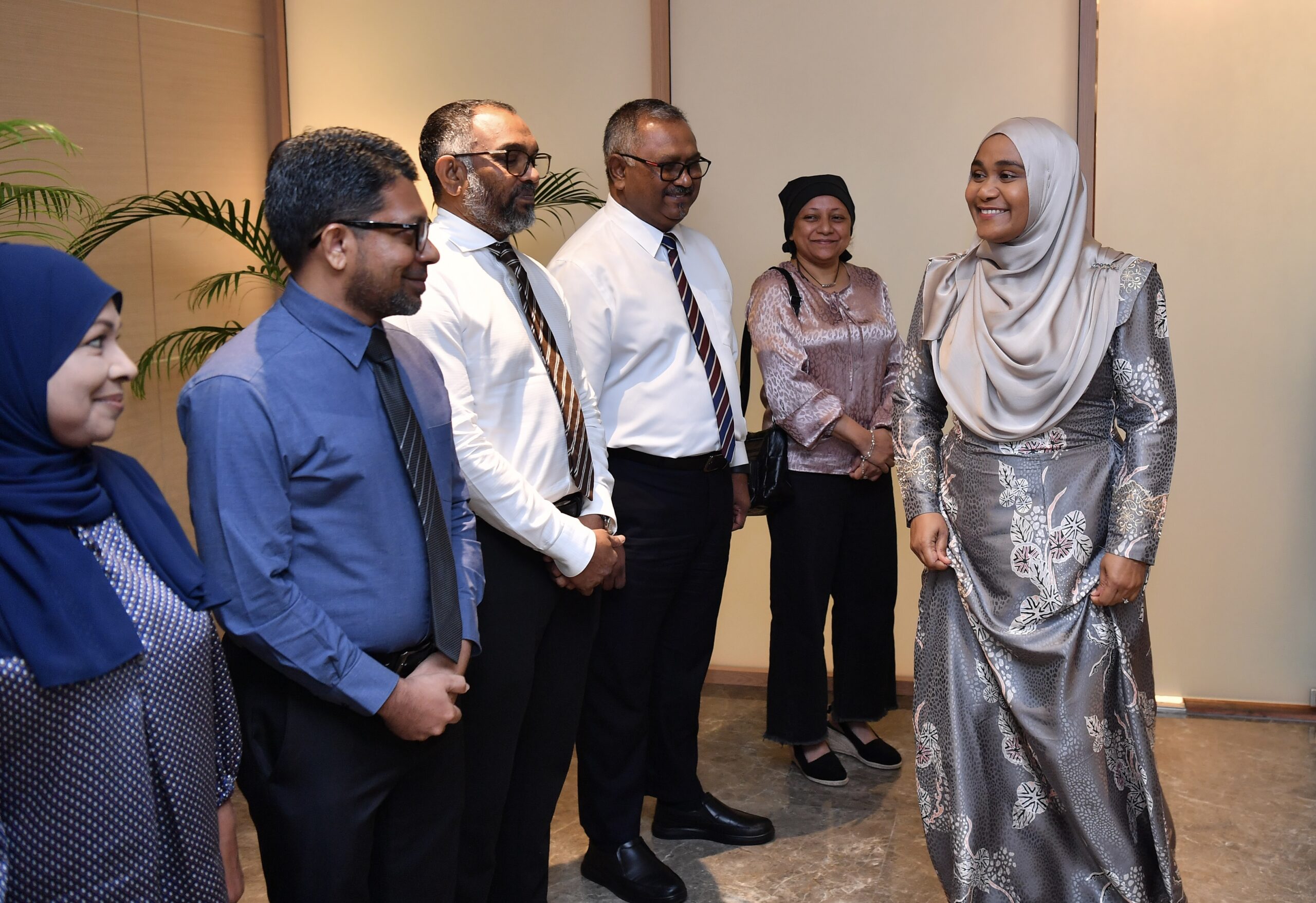 ރަސްމީ ދަތުރުފުޅެއްގައި ރައީސްގެ އަނބިކަނބަލުން މެޑަމް ސާޖިދާ ޓެންޒެނިޔާއަށް