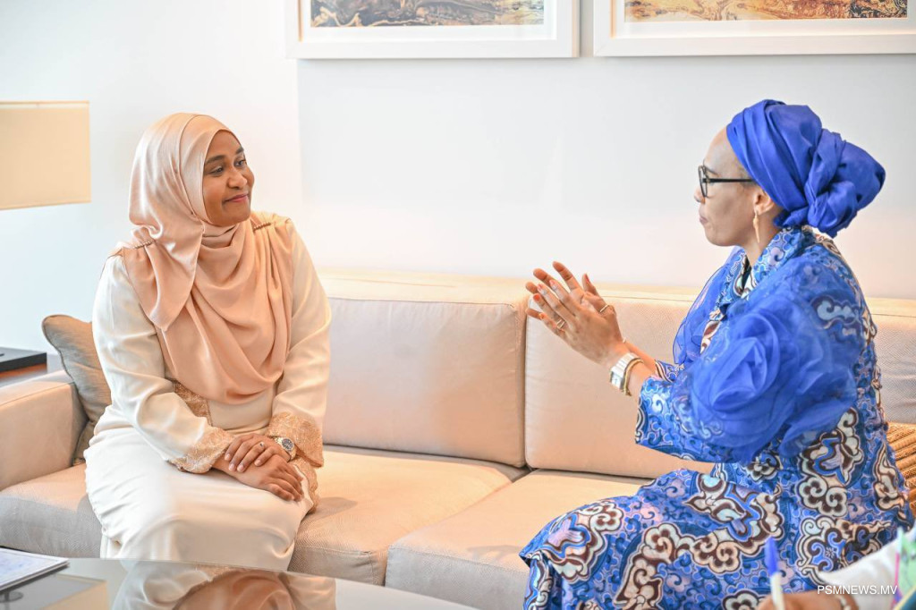 ފަސްޓްލޭޑީ މެޑަމް ސާޖިދާ ގެމްބިޔާގެ ފަސްޓް ލޭޑީ ފާތުމައްޓާ ބައްބަރޯއާ ބައްދަލު ކުރައްވައިފި