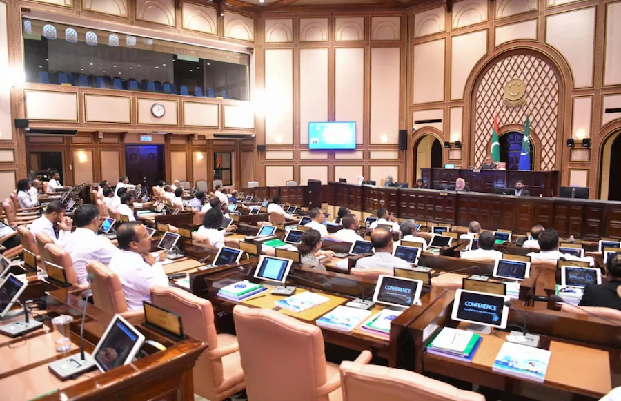ސިނގިރޭޓާއި ވޭޕްގެ ޑިއުޓީ ބޮޑު ކުރާ ބިލު، 71 މެންބަރުންގެ ވޯޓުން ފާސްކޮށްފި