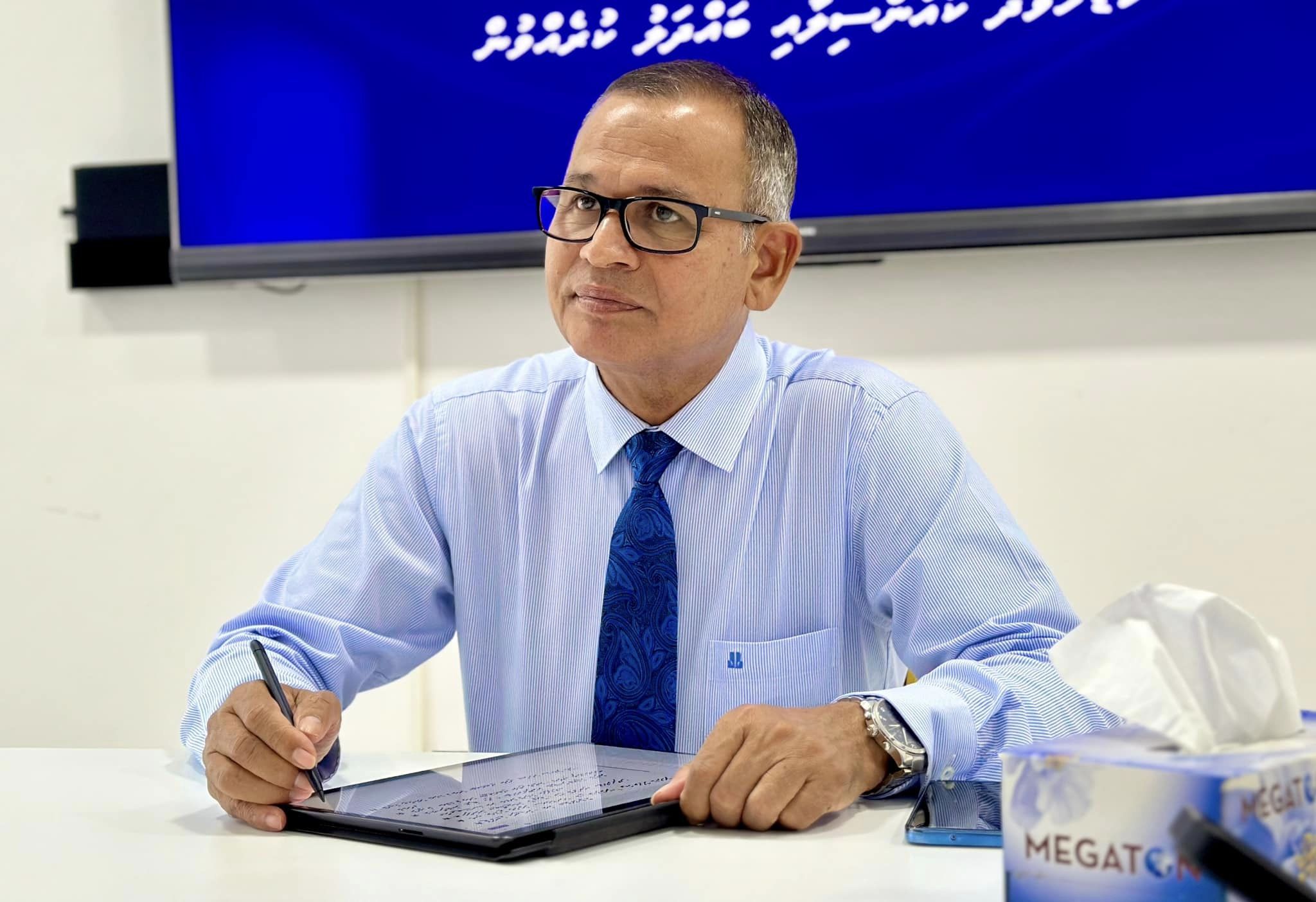 ކައުންސިލްތަކަށް ނިކަމެތިކަން ލިބޭނެ ކަމެއް ރައީސް ނުކުރައްވާނެ: ވަޒީރު އާދަމް ޝަރީފް އުމަރު